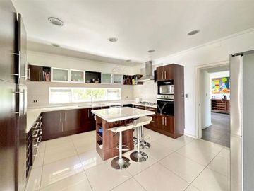 Venta Casa en 6 dormitorios, Piscina, Quincho. Talagante
