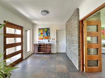 Venta Casa en 6 dormitorios, Piscina, Quincho. Talagante