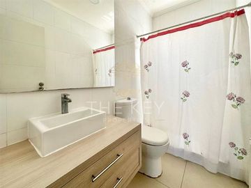 Venta Casa en 6 dormitorios, Piscina, Quincho. Talagante