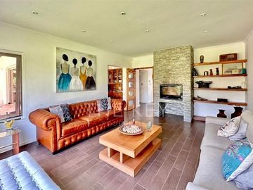 Venta Casa en 6 dormitorios, Piscina, Quincho. Talagante