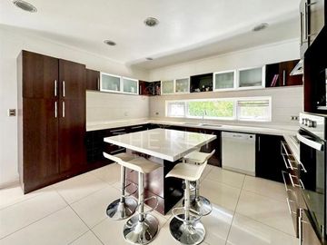 Venta Casa en 6 dormitorios, Piscina, Quincho. Talagante