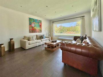Venta Casa en 6 dormitorios, Piscina, Quincho. Talagante