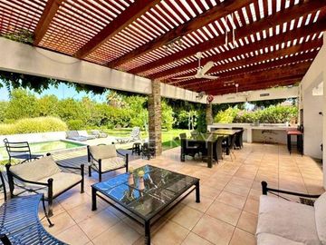Venta Casa en 6 dormitorios, Piscina, Quincho. Talagante