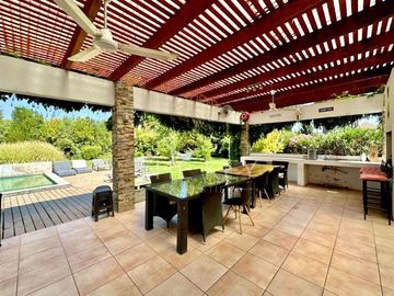 Venta Casa en 6 dormitorios, Piscina, Quincho. Talagante