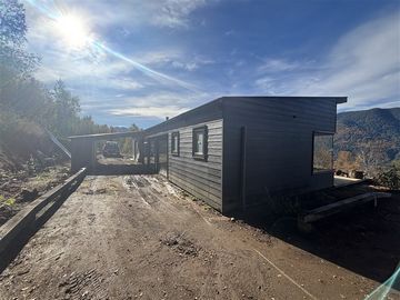 CASA CON VISTA A VOLCÁN Y VALLE EN PUCÓN- LA BARDA