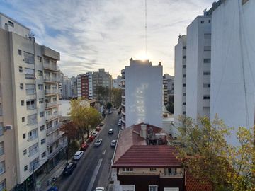 Venta - Departamento dos ambientes con balcón en ochava -  Bolívar 2795 - Zona Centro
