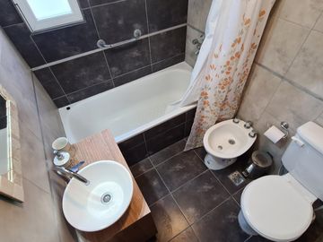Venta - Departamento dos ambientes con balcón en ochava -  Bolívar 2795 - Zona Centro