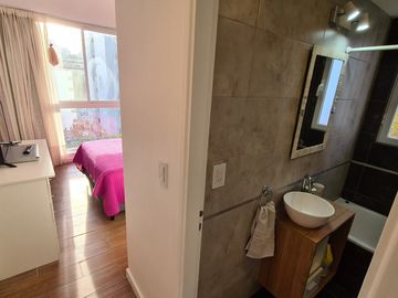 Venta - Departamento dos ambientes con balcón en ochava -  Bolívar 2795 - Zona Centro