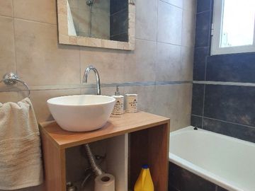 Venta - Departamento dos ambientes con balcón en ochava -  Bolívar 2795 - Zona Centro