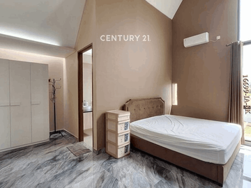 Disewakan Rumah Cantik Semi Furnished Di  Area Rempoa