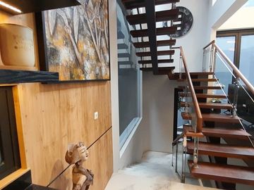 Townhouse baru 3,5 lantai Swimming pool bintaro Jakarta Selatan