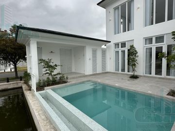 VENTA DE CASA DE ESTRENO URB. AIRES DEL BATAN,  VISTA AL LAGO