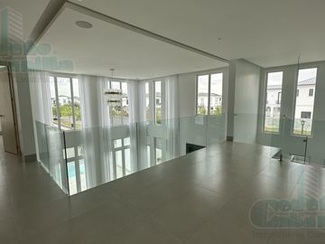 VENTA DE CASA DE ESTRENO URB. AIRES DEL BATAN,  VISTA AL LAGO