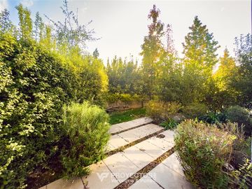 Depto en venta de 3 dorm +salita + jardines+ zócalo