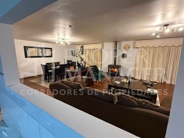 Sitio 3D-4B con Piscina en Parcela de 1.800 m Las Encinas