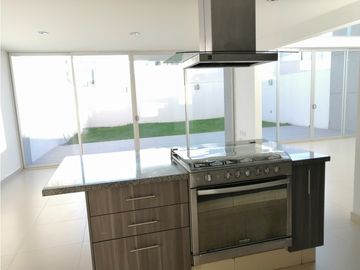 CASA EN VENTA CON ROOF GARDEN EN EL REFUGIO EL MARQUES QUERETARO GAA