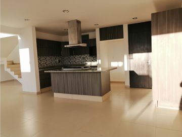 CASA EN VENTA CON ROOF GARDEN EN EL REFUGIO EL MARQUES QUERETARO GAA