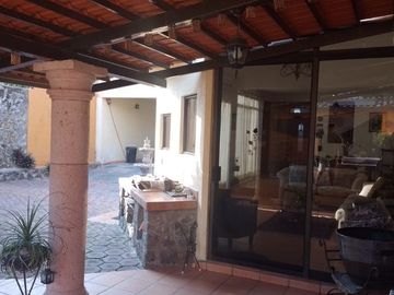 Casa en venta en Las Fincas, Jiutepec  Casas y bienes raíces en venta al sureste de Cuernavaca, Morelos