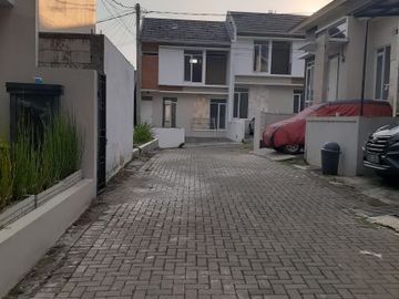 Rumah Mewah Elite Exclusive Bonus Balkon di SARIWANGI dekat CIHANJUANG CIMAHI