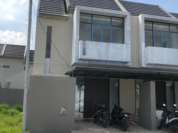 Dijual Rumah 2 lantai di Grand Sunrise, Gresik