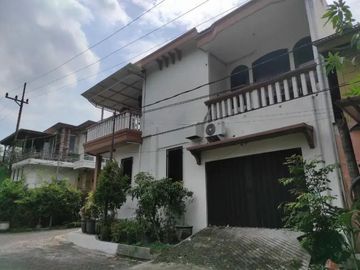 Rumah Hook Minimalis di Perumahan Bumi Wana Lestari