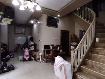 Rumah Hook Minimalis di Perumahan Bumi Wana Lestari