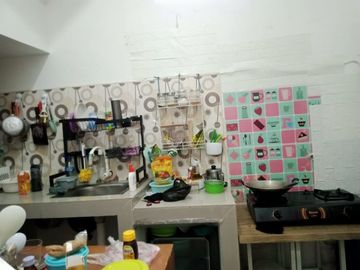 Rumah 2 lantai dijual cepat terawat, modern dan strategis