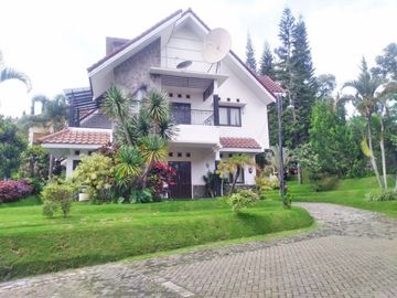 Rumah Villa + Kolam Luas 722 di Kusuma Agro kota Batu Malang