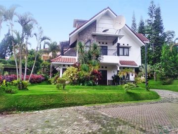 Rumah Villa + Kolam Luas 722 di Kusuma Agro kota Batu Malang