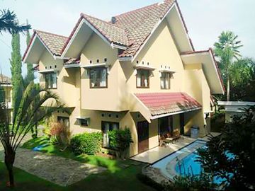 Rumah Villa + Kolam Luas 722 di Kusuma Agro kota Batu Malang