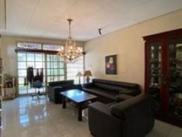 Rumah besar Luas Lebak bulus Jakarta Selatan
