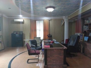 Gedung bagus, parkir luas di Daan Mogot, Jakarta Barat