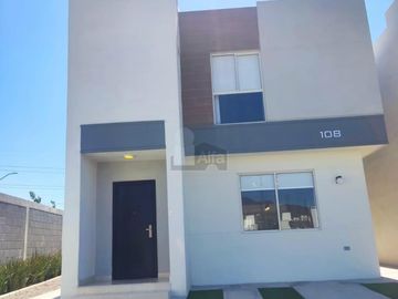 Casa en venta al poniente de Saltillo Villas Castellana modelo millán 2