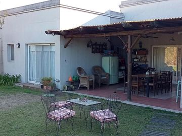 VENTA CASA 4 AMBIENTES EN DIQUE LUJÁN