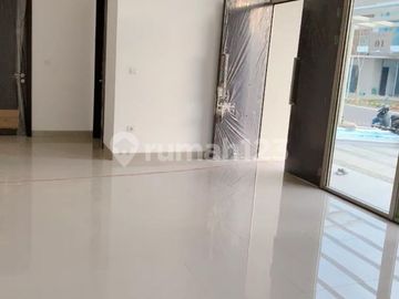 Disewakan Rumah Hoek Luas di Cluster Springville Pik2