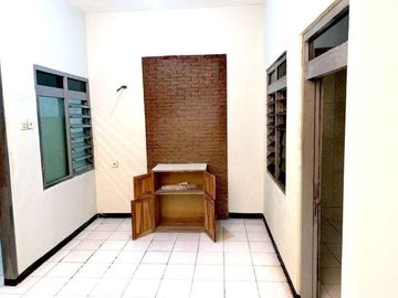 RUMAH KUTISARI INDAH BARAT WONOCOLO JEMURSARI