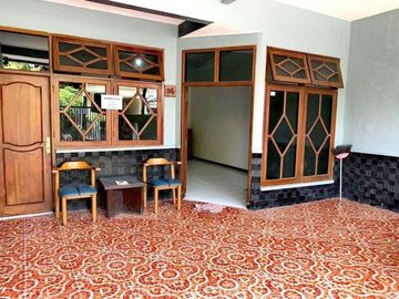 RUMAH KUTISARI INDAH BARAT WONOCOLO JEMURSARI