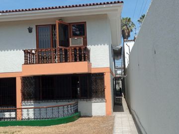 CASA EN VENTA, CAMACHO, 1043 M2 DE TERRENO