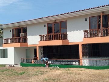 CASA EN VENTA, CAMACHO, 1043 M2 DE TERRENO