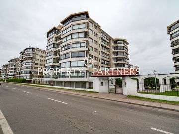 Amplio departamento en primera línea ubicado en Av del Mar