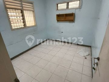 Rumah Cocok untuk Hunian, Kantor, Usaha Sangat Strategis Dekat Tb Simatupang, Jatipadang, Pasar Minggu, Jakarta Selatan