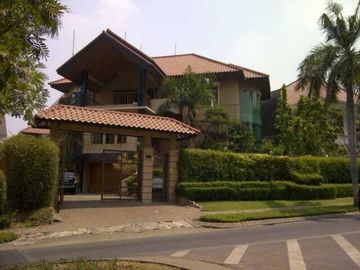 Rumah Klasik Mewah Raya Bukit Golf Citraland dkt Graha Famili Pakuwon Indah