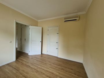 Town House di Pejaten dgn Kolam Renang dan Taman & Siap Huni Kondisi Unfurnished HSE-A0456