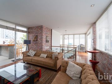 VENTA HERMOSO PENTHOUSE CON TERRAZA,  PISCINA Y PARRILLA EN SAN ISIDRO