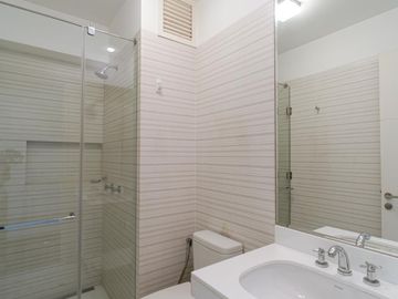 VENTA HERMOSO PENTHOUSE CON TERRAZA,  PISCINA Y PARRILLA EN SAN ISIDRO