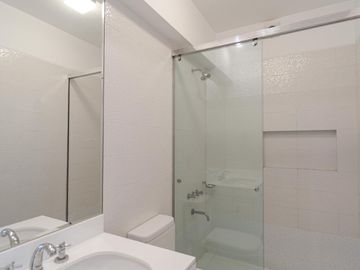 VENTA HERMOSO PENTHOUSE CON TERRAZA,  PISCINA Y PARRILLA EN SAN ISIDRO