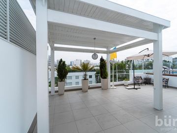 VENTA HERMOSO PENTHOUSE CON TERRAZA,  PISCINA Y PARRILLA EN SAN ISIDRO