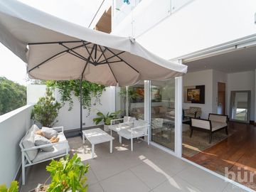 VENTA HERMOSO PENTHOUSE CON TERRAZA,  PISCINA Y PARRILLA EN SAN ISIDRO