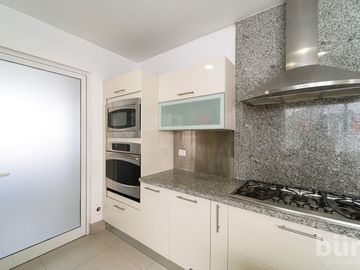 VENTA HERMOSO PENTHOUSE CON TERRAZA,  PISCINA Y PARRILLA EN SAN ISIDRO
