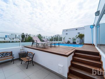 VENTA HERMOSO PENTHOUSE CON TERRAZA,  PISCINA Y PARRILLA EN SAN ISIDRO